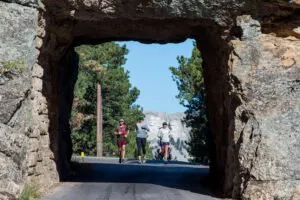 Rush 2018_D4R8581 Three Vacation Races runners entering the tunnel with Mount Rushmore behind them